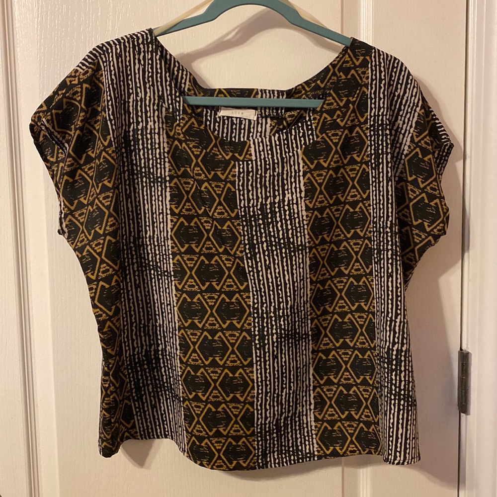 Patterned blouse with back detailing